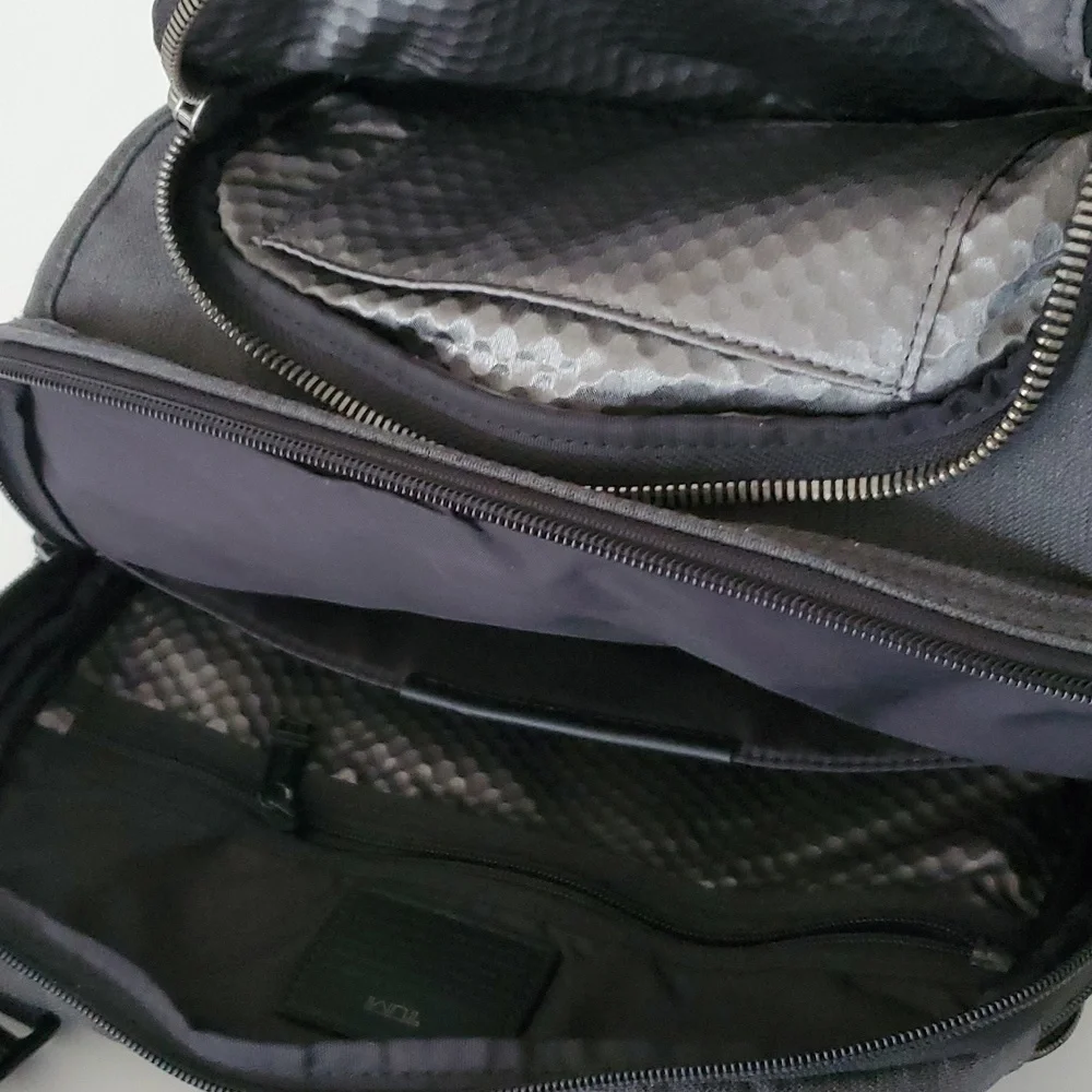 TUMI ALPHA BRAVO ARNOLD ZIP FLAP MESSENGER BAG